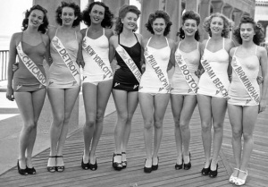 beauty-contestants-1945-thigh-gap-photo-black-and-white-inset_xapccg